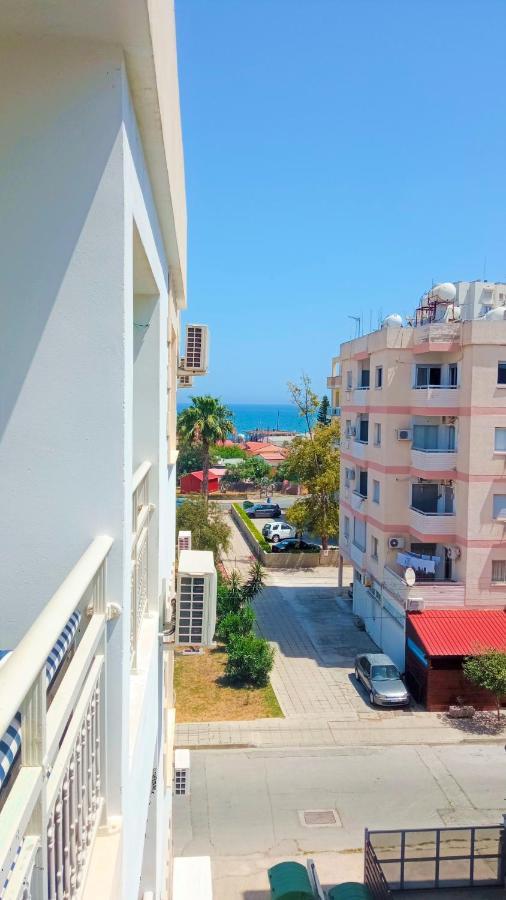 Luxury Private Rooms -Sea View, Netflix, Gym- 5 Min From Beach! - Private Room In Shared Apartment Larnaca Exterior photo