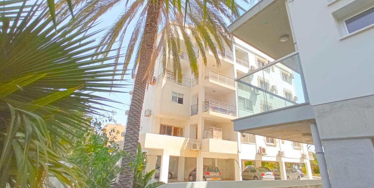 Luxury Private Rooms -Sea View, Netflix, Gym- 5 Min From Beach! - Private Room In Shared Apartment Larnaca Exterior photo