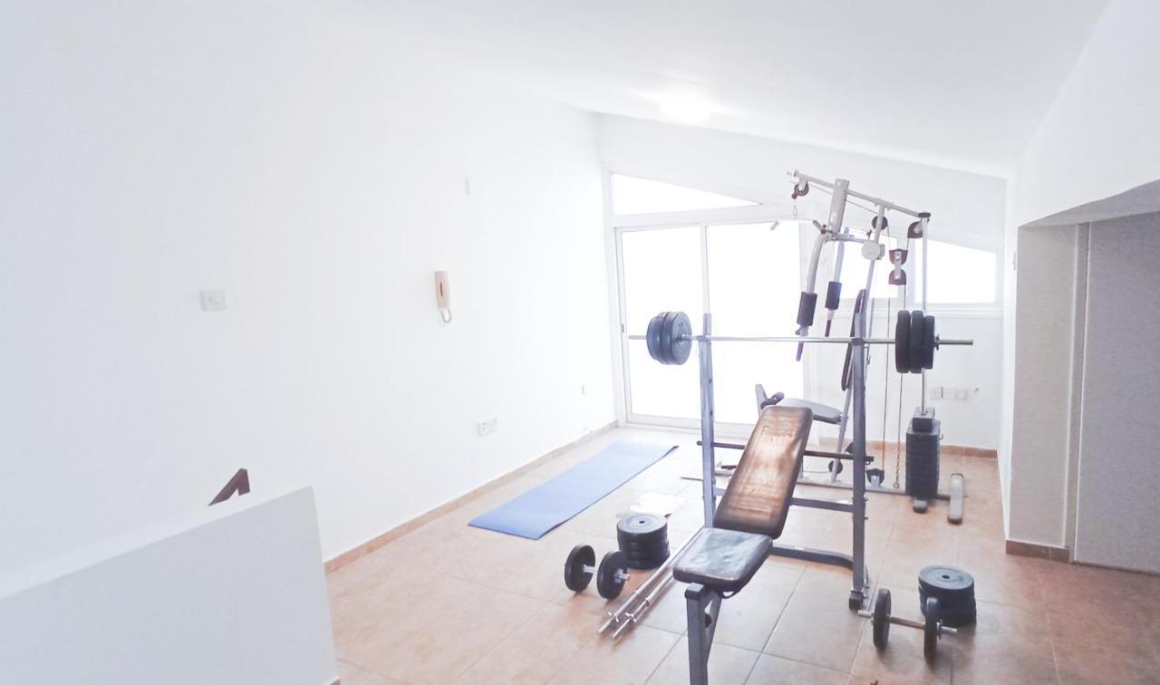 Luxury Private Rooms -Sea View, Netflix, Gym- 5 Min From Beach! - Private Room In Shared Apartment Larnaca Exterior photo