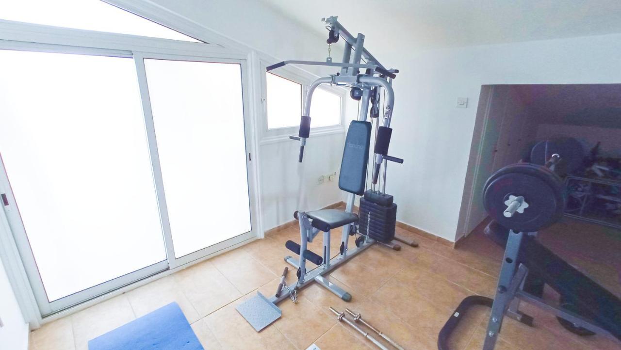 Luxury Private Rooms -Sea View, Netflix, Gym- 5 Min From Beach! - Private Room In Shared Apartment Larnaca Exterior photo